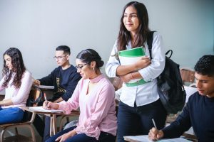 Co należy wiedzieć o zatrudnieniu studenta?