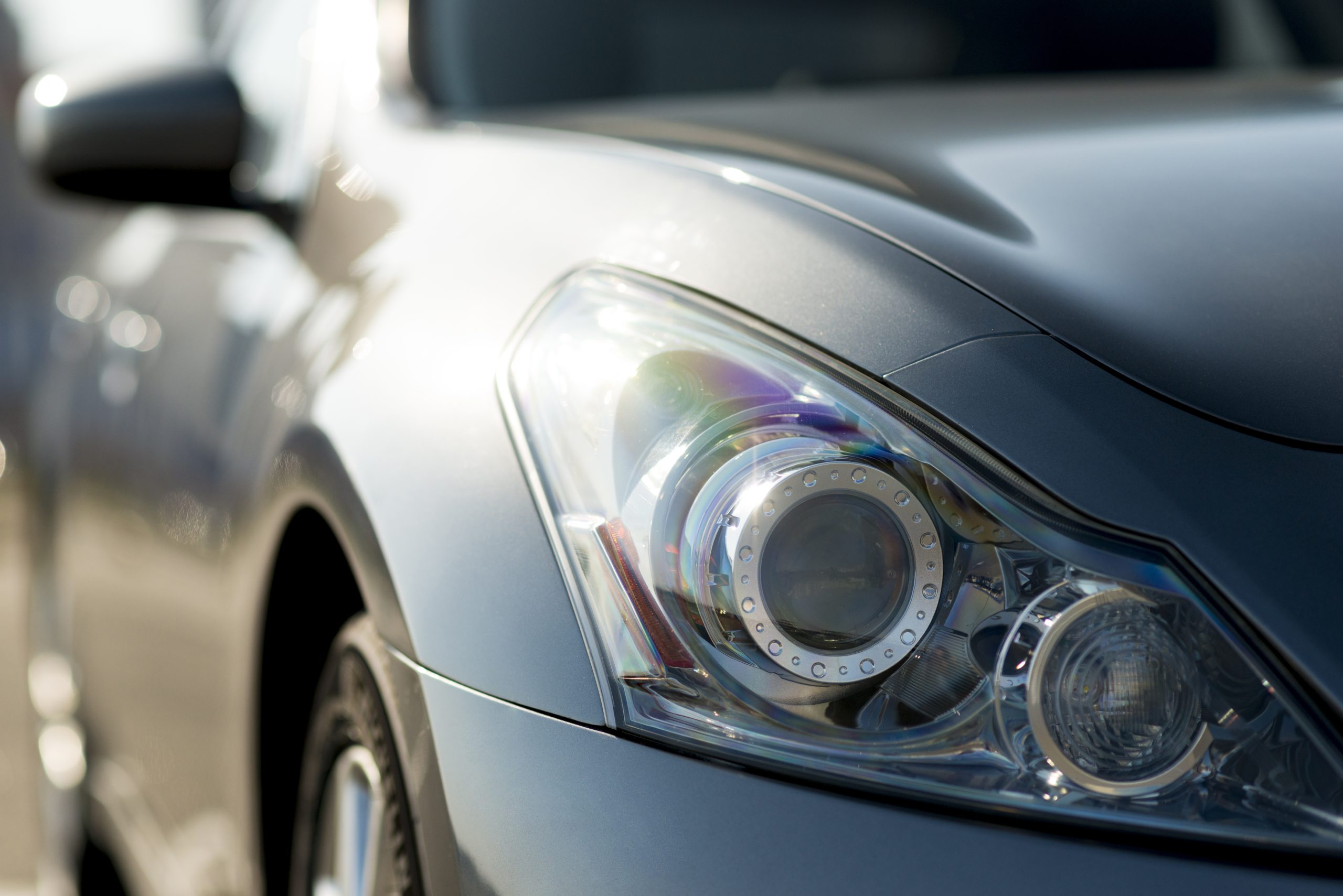 Oświetlenie LED w motoryzacji: nowe technologie i trendy