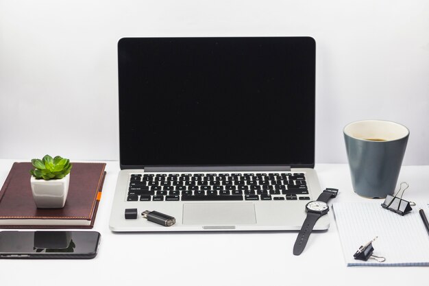Analiza funkcji i wydajności nowych laptopów biznesowych na przykładzie serii Lenovo ThinkPad E16 Gen 2